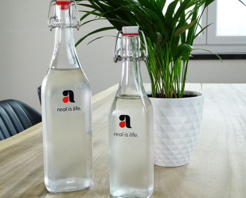 avakuk-trinkflasche-glas-glasflasche-mit-buegelverschluss-wasserflasche-real-is-life.-B avakuk trinkflasche