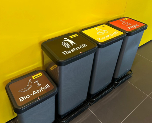wagner-sonderanfertigung-recyclingstation-muell-pet-alu-papier-bio-abfaelle abfallkübel mit aufkleber