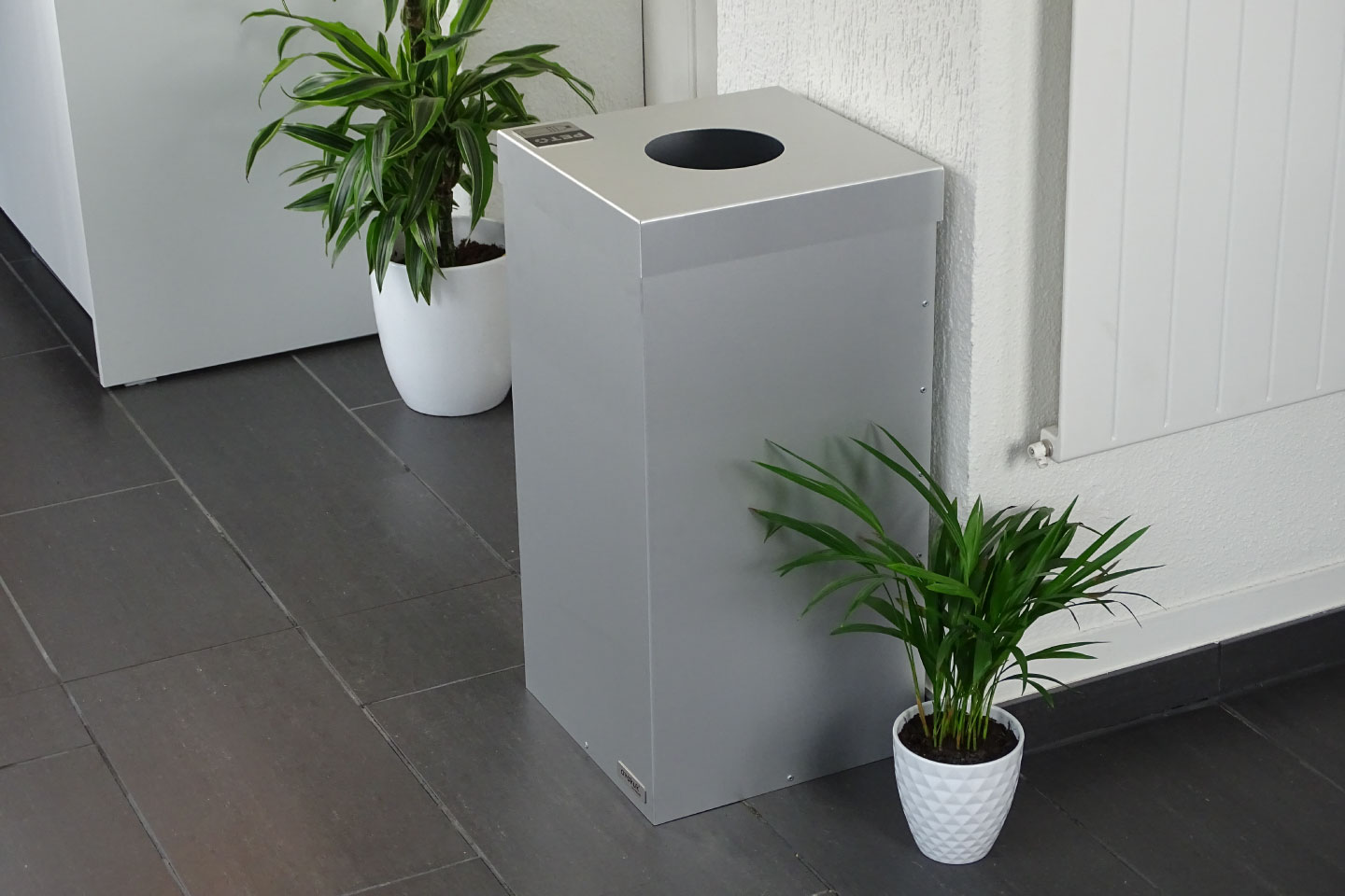 avakuk-recyclingbox-personalisiert-aluminium-behaelter sammelbehälter abfallbehälter mit deckel aus aluminium metall