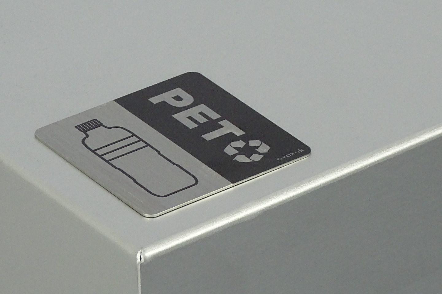 recycling-plakette-personalisiert-avakuk recyclingplakette für pet