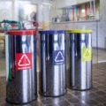 Recyclingbehälter aus Chromstahl